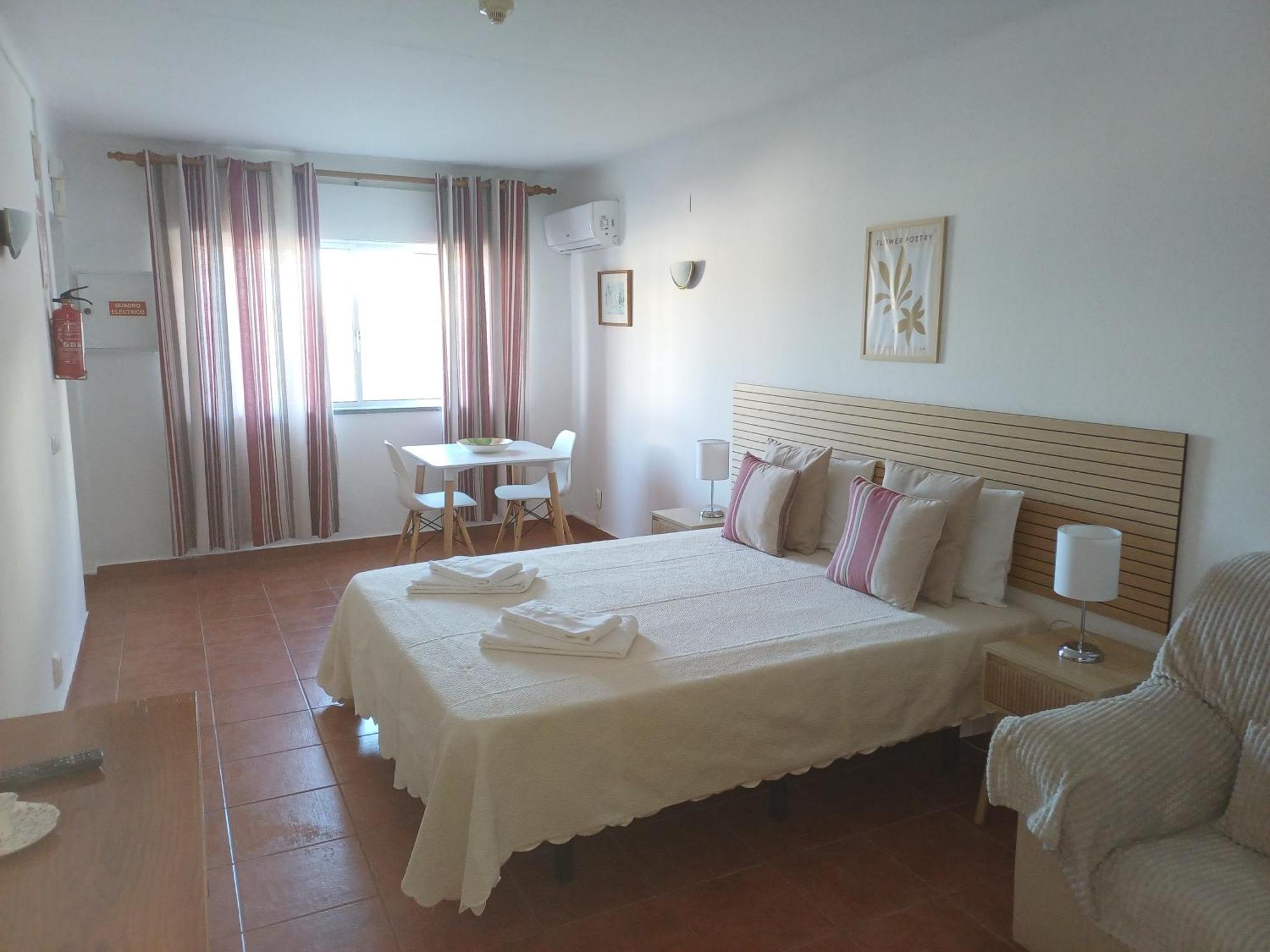 Apartamentos Salema Praia Club Exteriör bild